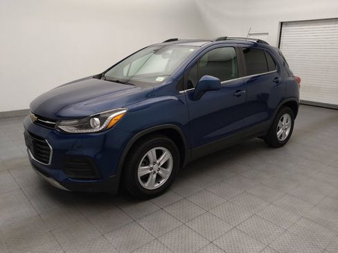 Used 2020 Chevrolet Trax LT FWD image 2