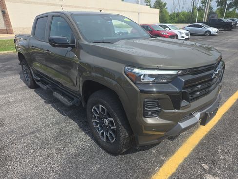 Used 2023 Chevrolet Colorado Z71 w/ Z71 Convenience Package 2 AWD/4WD image 2