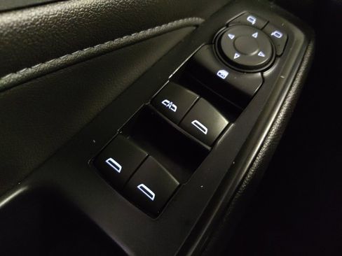 Used 2023 Chevrolet Traverse LT FWD image 27