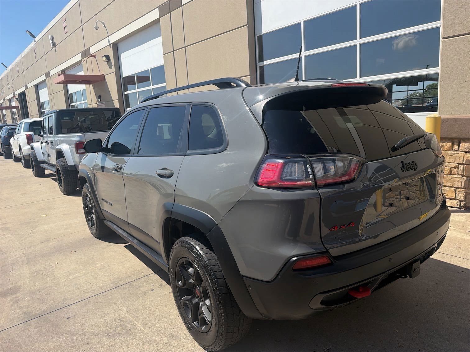 Used 2023 Jeep Cherokee Trailhawk w/ Sun & Sound Group AWD/4WD image 10