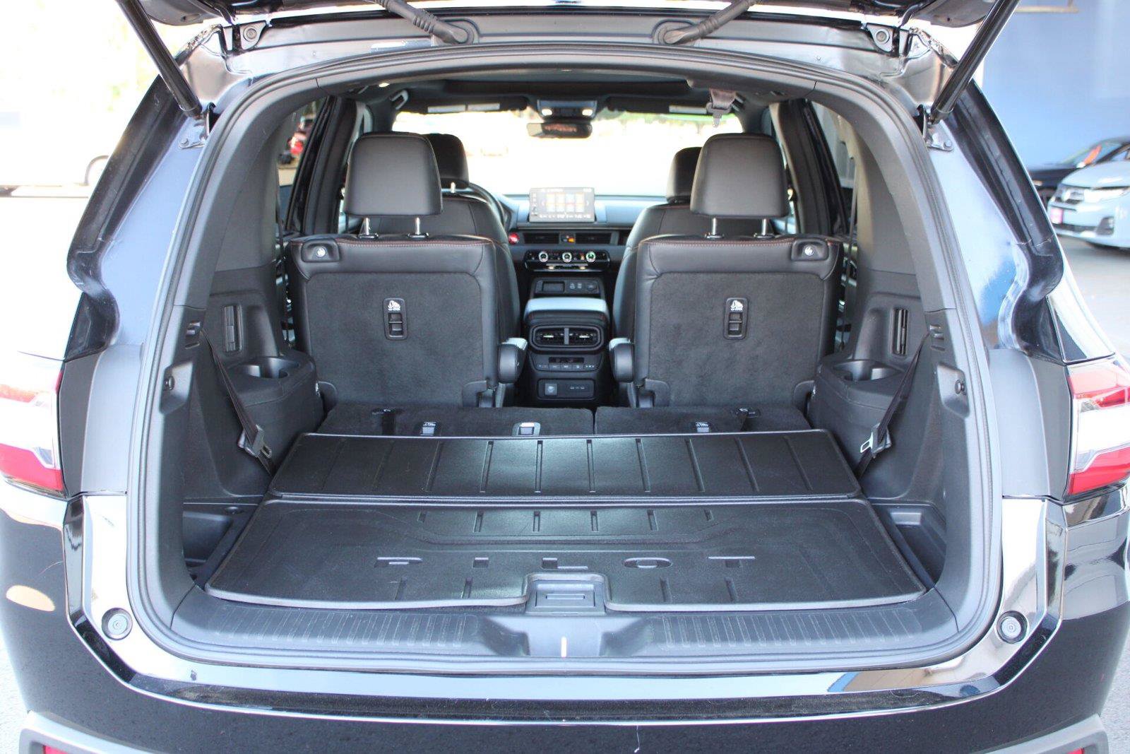Used 2025 Honda Pilot TrailSport image 23