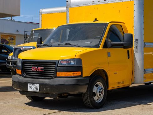 Used 2022 GMC Savana 3500 Extended w/ Power Convenience Package RWD image 5