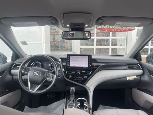 Used 2023 Toyota Camry XLE image 8