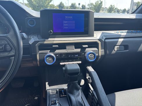 Used 2025 Toyota Tacoma SR5 AWD/4WD image 22