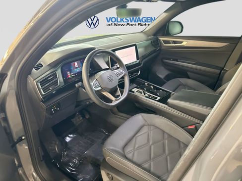 Used 2024 Volkswagen Atlas Cross Sport SE FWD image 10