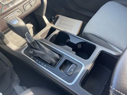 Used 2017 Ford Escape SE w/ Equipment Group 201A image 19