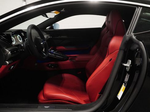 Used 2025 Aston Martin V8 Vantage Coupe image 14