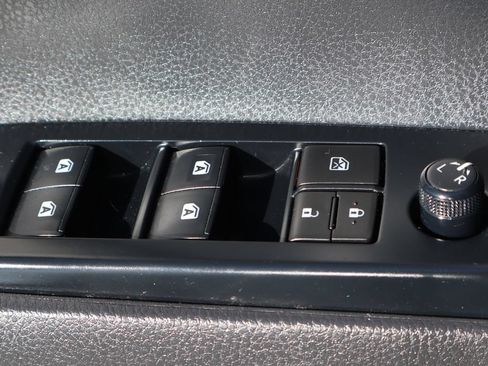 Used 2020 Toyota Camry SE FWD image 18