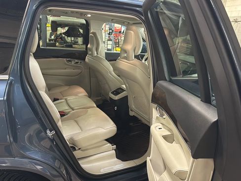 Used 2018 Volvo XC90 T6 Momentum w/ Momentum Plus Package AWD/4WD image 25