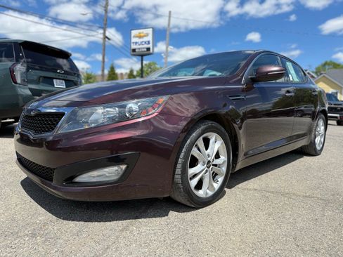Used 2011 Kia Optima EX w/ Premium Pkg FWD image 2
