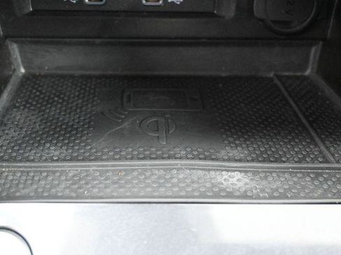 Used 2022 Volkswagen Tiguan SE R-Line image 24