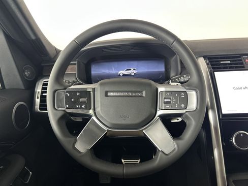 New 2025 Land Rover Discovery Dynamic SE image 14