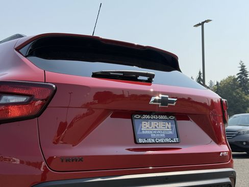 New 2026 Chevrolet Trax RS w/ Sunroof Package FWD image 36