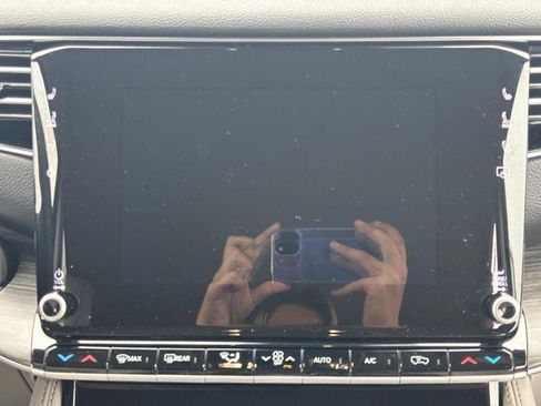 Used 2023 Jeep Wagoneer Series III w/ Convenience Group I image 14