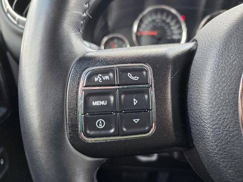 Used 2018 Jeep Wrangler Unlimited Sahara w/ Connectivity Group AWD/4WD image 17