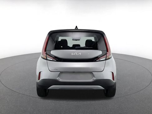 Used 2025 Kia Soul LX w/ LX Technology Package FWD image 8