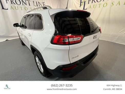 Used 2017 Jeep Cherokee Latitude w/ Cold Weather Group AWD/4WD image 5