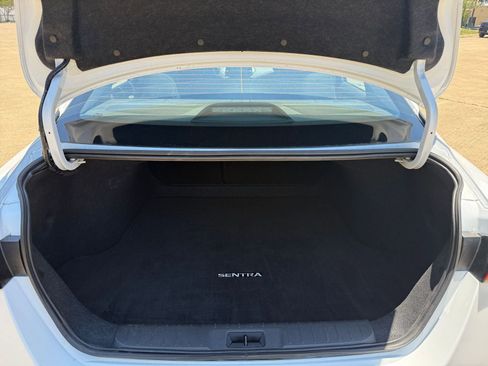 Used 2025 Nissan Sentra SV FWD image 31