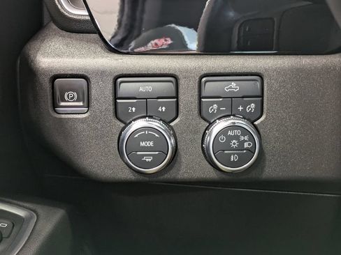 Used 2023 GMC Sierra 1500 Elevation w/ LPO, Elevation Black Package AWD/4WD image 32