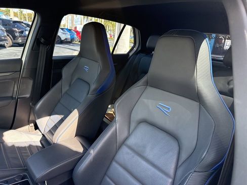 Used 2023 Volkswagen Golf R image 17