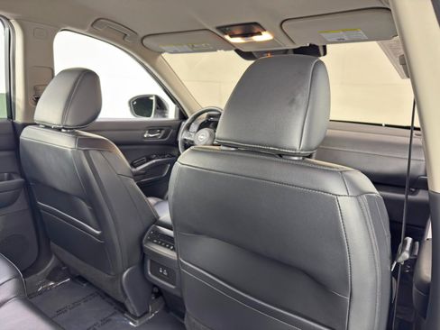 Used 2023 Nissan Pathfinder SL image 33
