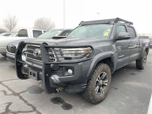 Used 2016 Toyota Tacoma TRD Sport image 1