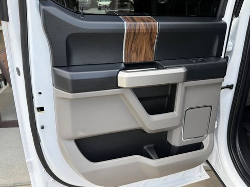 Used 2019 Ford F150 Lariat w/ Max Trailer Tow Package image 11