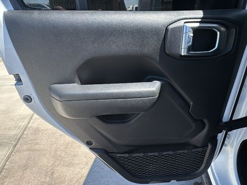 Certified 2025 Jeep Gladiator Sport image 16