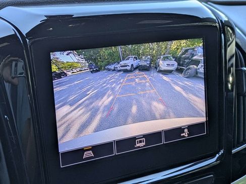 Used 2022 Chevrolet Traverse LT FWD image 21