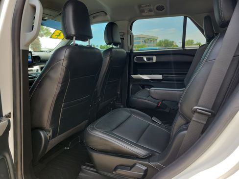 Used 2023 Ford Explorer XLT RWD image 10