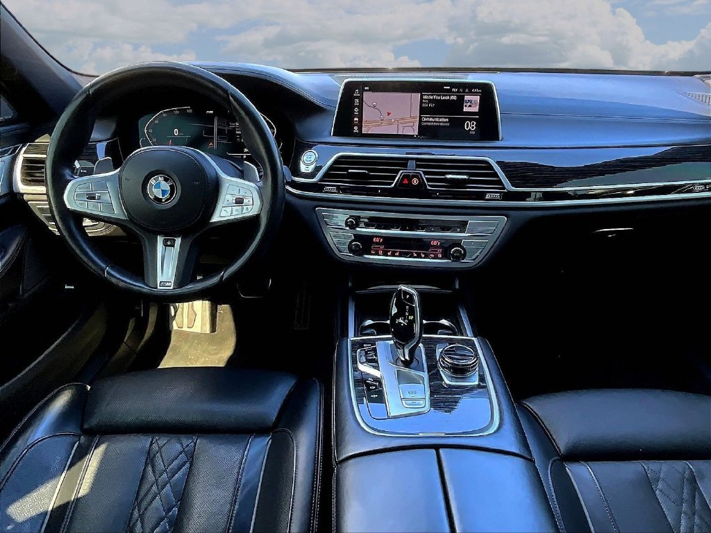 Used 2021 BMW 750i xDrive w/ Executive Package AWD/4WD image 7