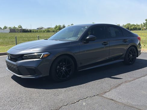 Used 2023 Honda Civic Sport image 6