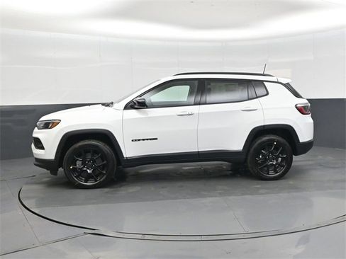 New 2026 Jeep Compass Latitude image 7