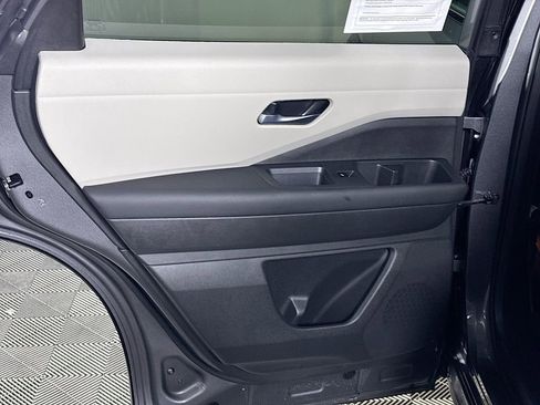 Used 2022 Nissan Pathfinder SV w/ SV Premium Package image 19