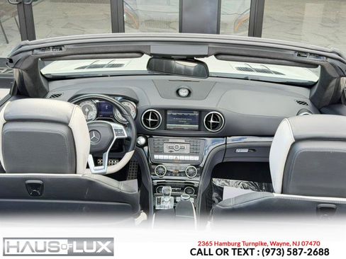 Used 2015 Mercedes-Benz SL 550 w/ White Arrow Edition image 25