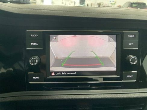 Certified 2023 Volkswagen Jetta SE w/ Panoramic Sunroof Package FWD image 19