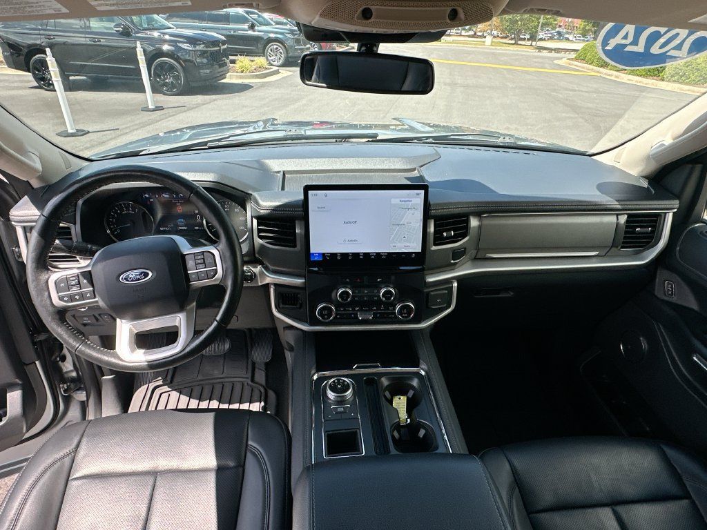 Used 2024 Ford Expedition Max XLT RWD image 3