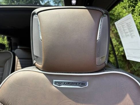 Used 2025 GMC Yukon Denali Ultimate w/ LPO, Floor Liner Package AWD/4WD image 37