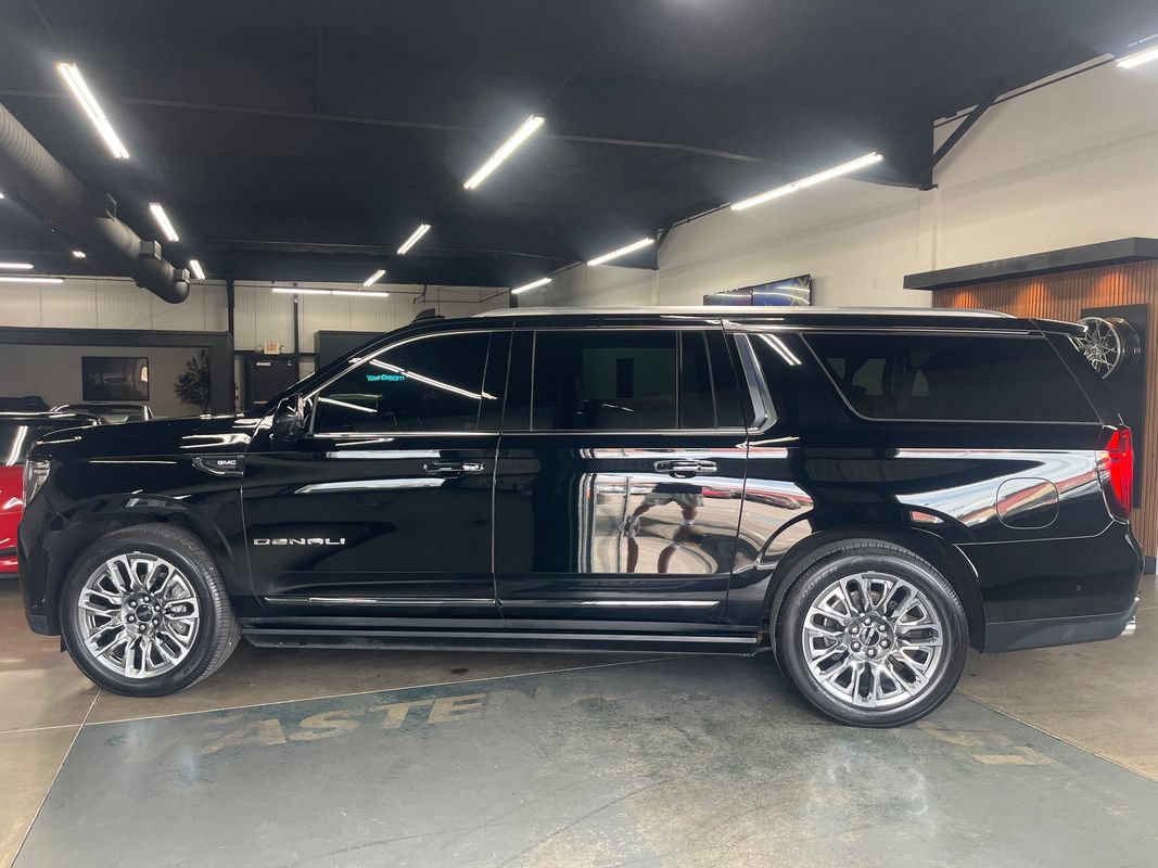 Used 2023 GMC Yukon XL Denali Ultimate AWD/4WD image 5