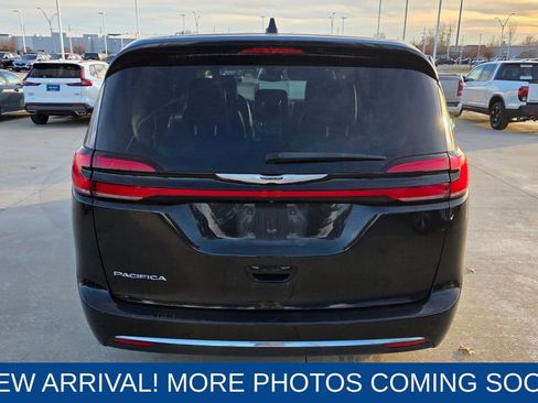 Used 2023 Chrysler Pacifica Touring-L image 4