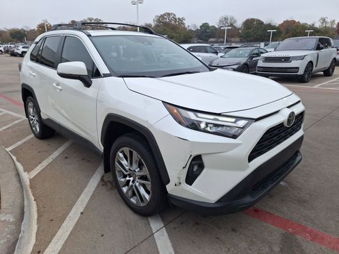 Used 2022 Toyota RAV4 XLE Premium image 8