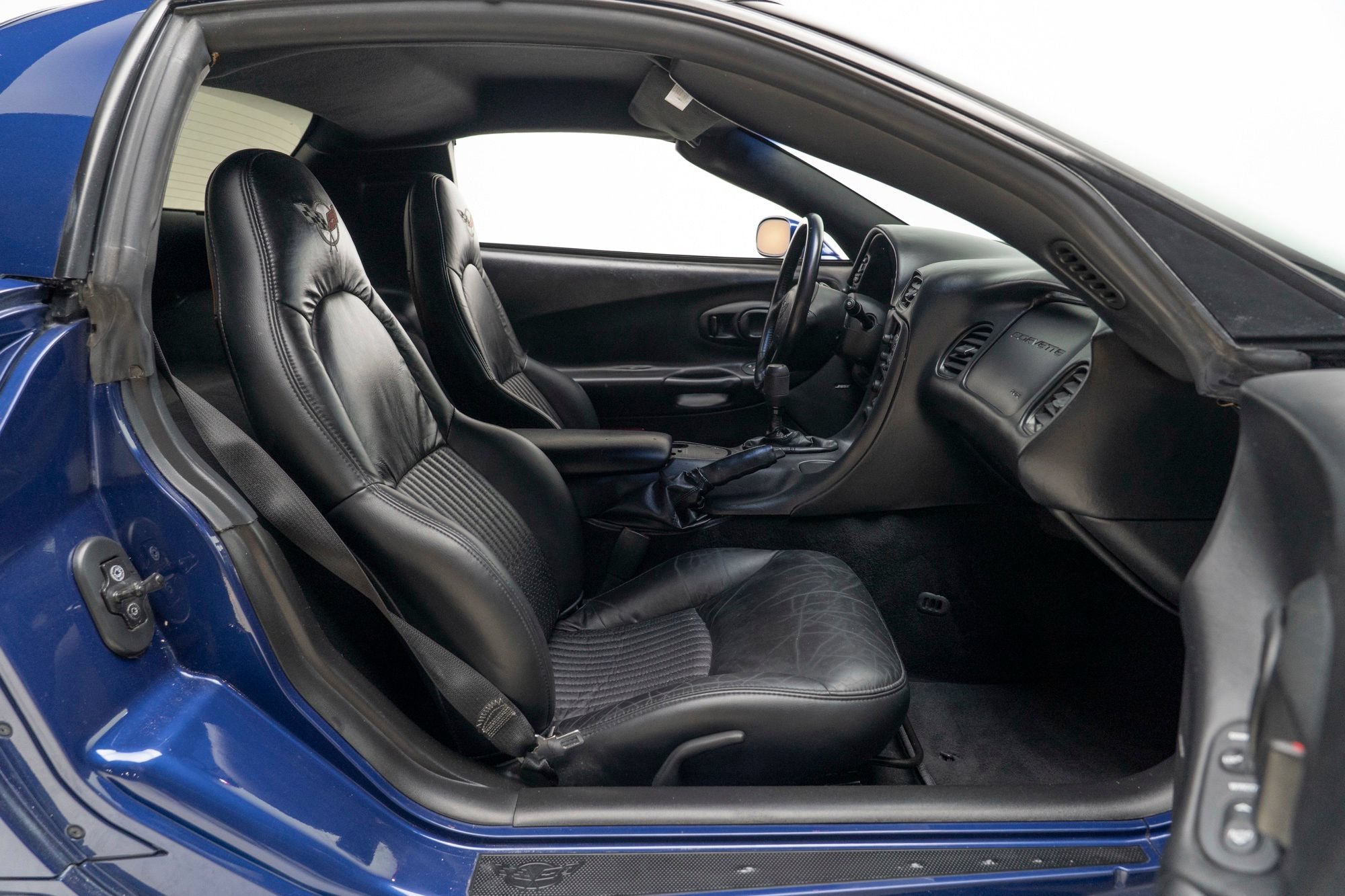 Used 2004 Chevrolet Corvette Z06 w/ Z06 Preferred Equipment Group RWD image 46