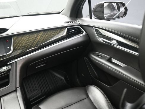 Used 2022 Cadillac XT6 Premium Luxury w/ Technology Package FWD image 14
