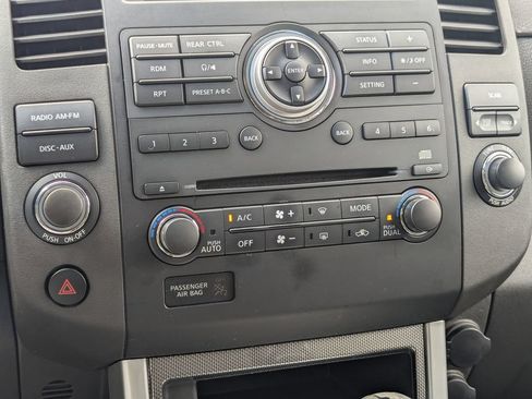 Used 2009 Nissan Pathfinder SE AWD/4WD image 17