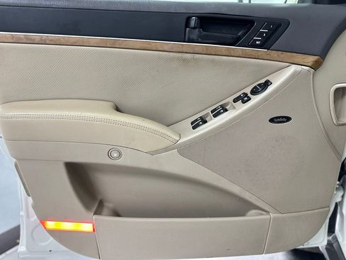 Used 2012 Hyundai Veracruz Limited w/ Entertainment Pkg FWD image 16