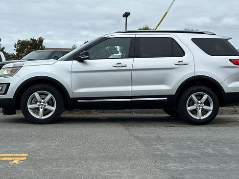 Used 2016 Ford Explorer XLT w/ Equipment Group 202A image 2