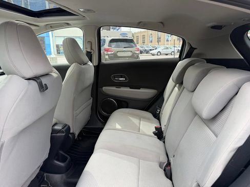 Used 2019 Honda HR-V EX image 9
