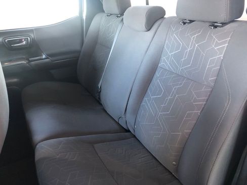 Used 2018 Toyota Tacoma TRD Sport w/ Technology Package image 12