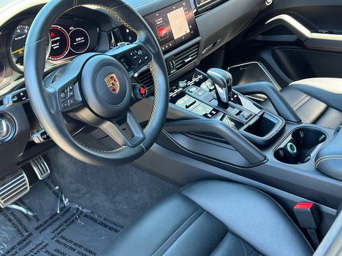 Used 2023 Porsche Cayenne Turbo GT AWD/4WD image 2