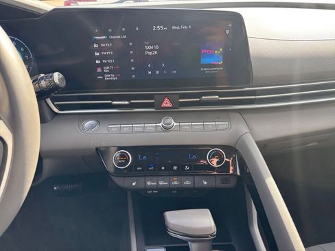Used 2025 Hyundai Elantra SEL image 17